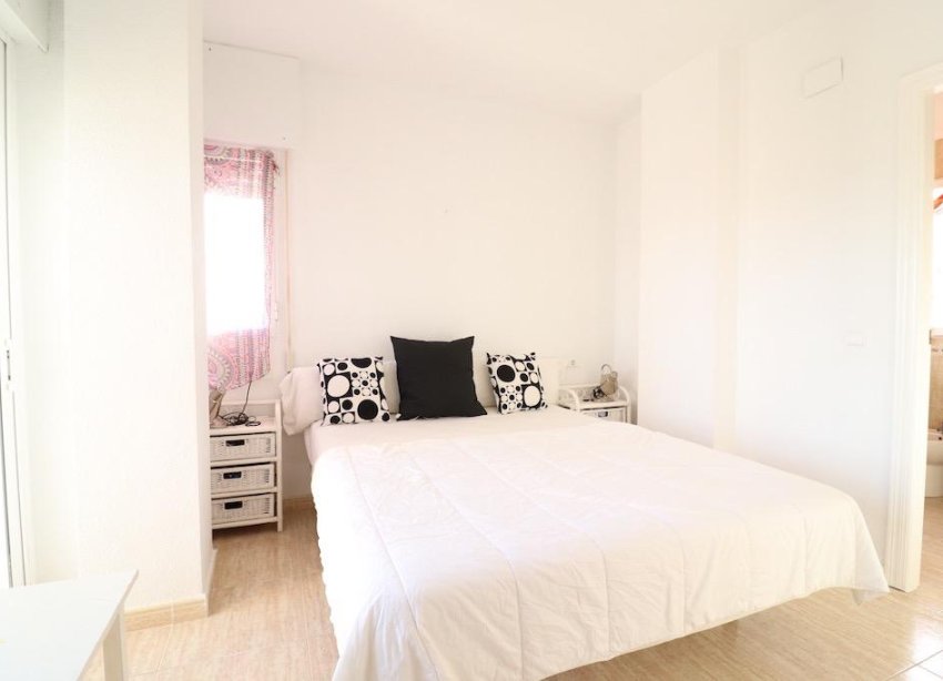 Resale - Apartment - Orihuela Costa - Campoamor