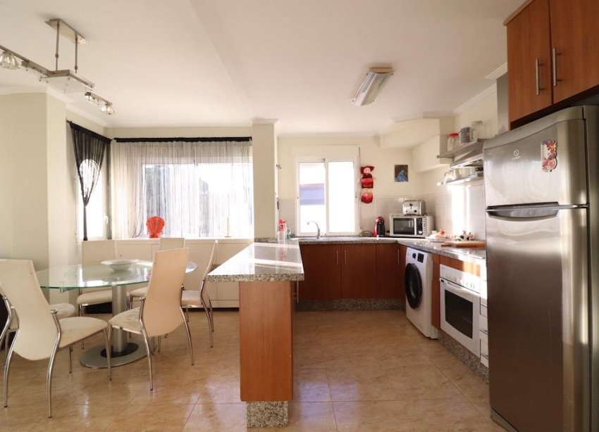 Resale - Apartment - Orihuela Costa - Campoamor