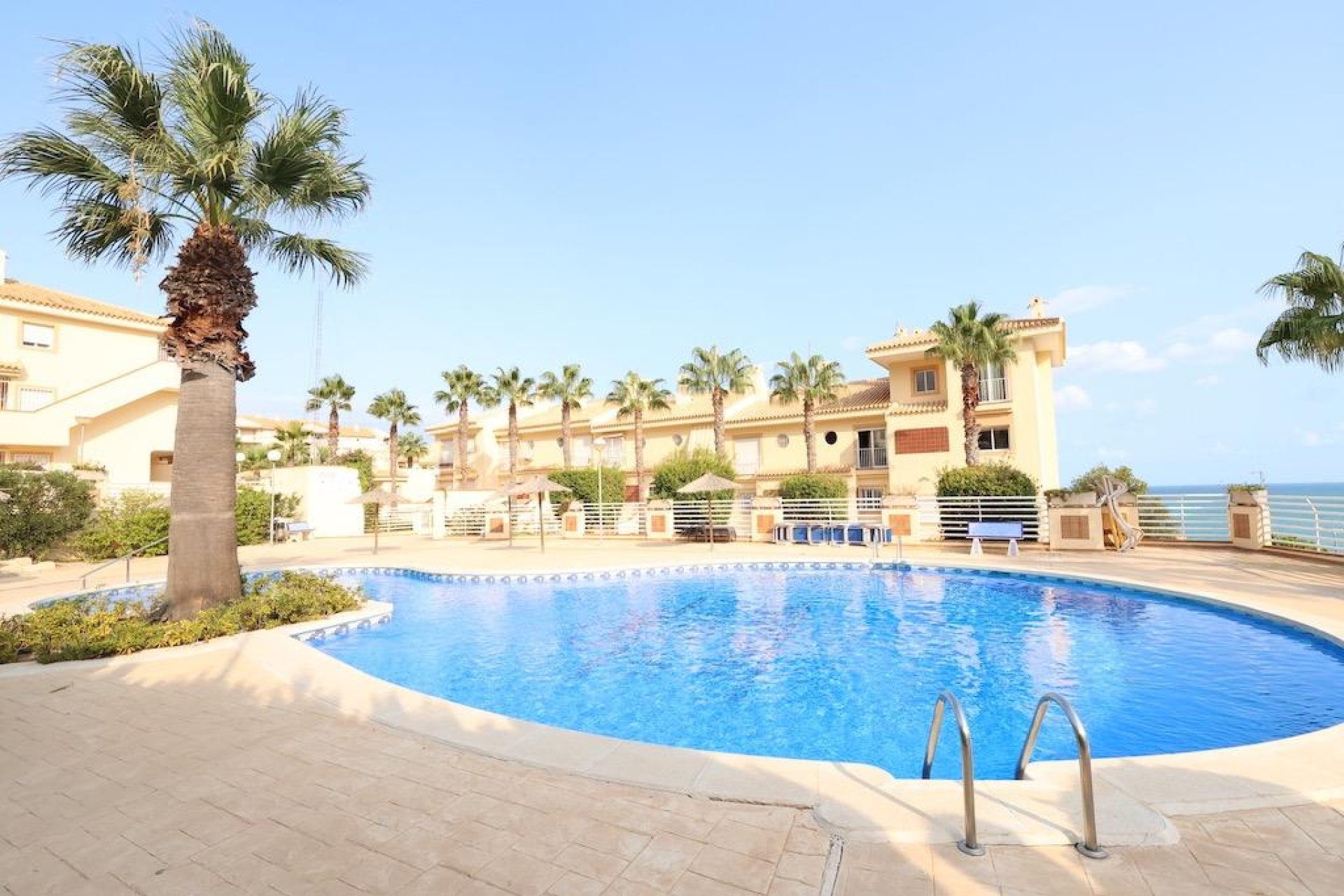 Resale - Apartment - Orihuela Costa - Campoamor