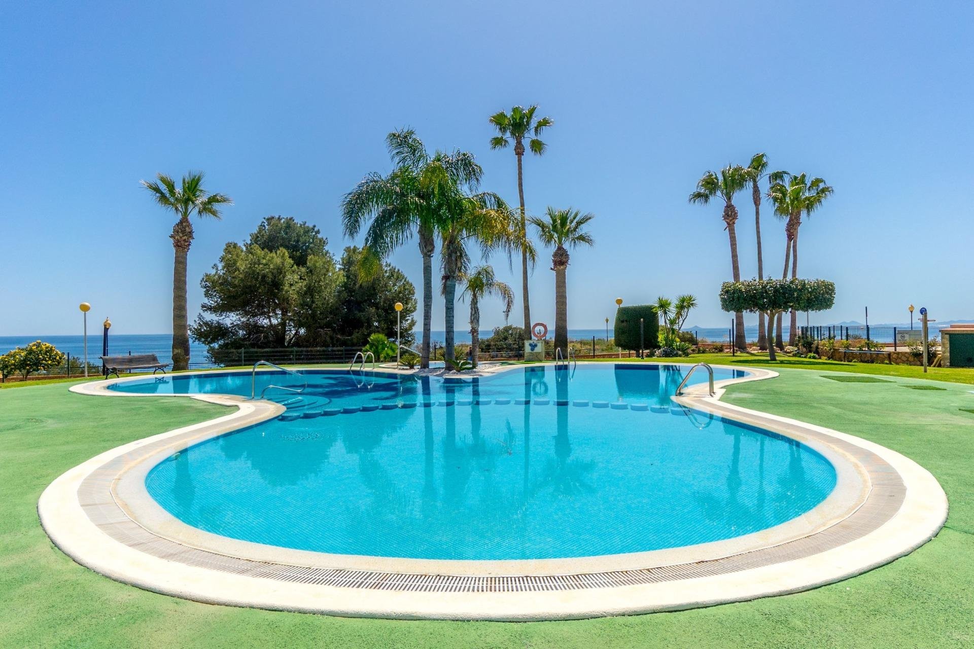 Resale - Apartment - Orihuela Costa - Campoamor