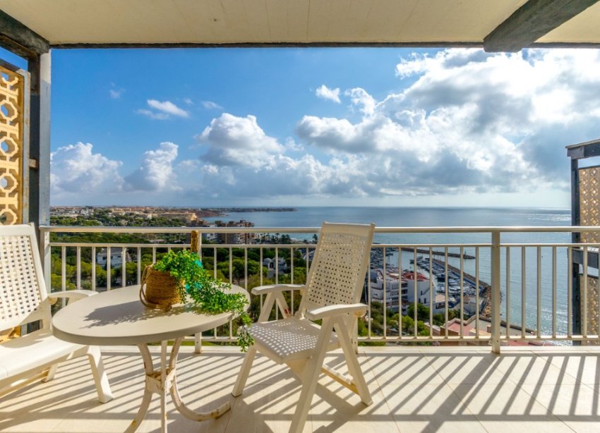 Resale - Apartment - Orihuela Costa - Campoamor