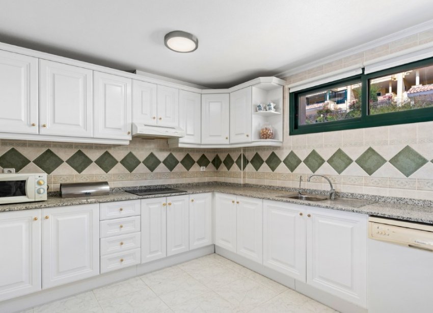 Resale - Apartment - Orihuela Costa - Campoamor