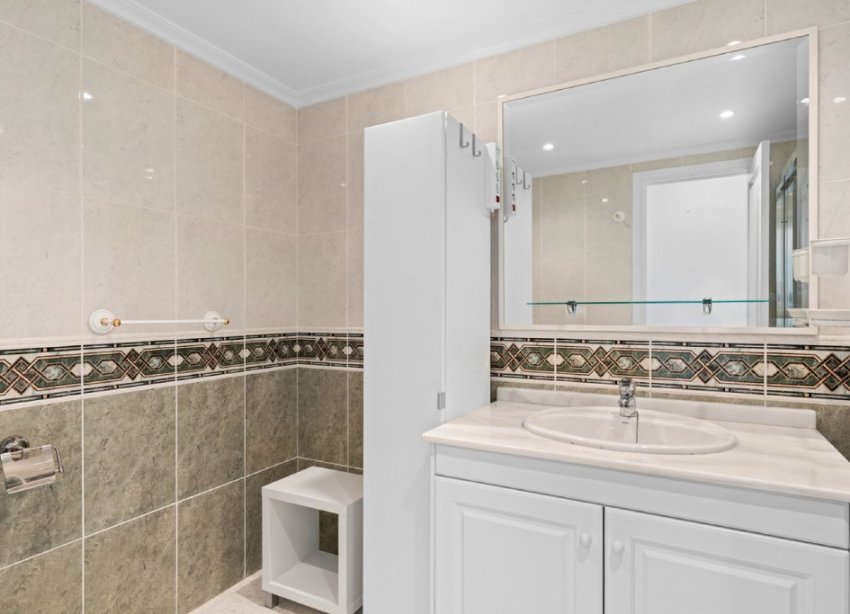 Resale - Apartment - Orihuela Costa - Campoamor