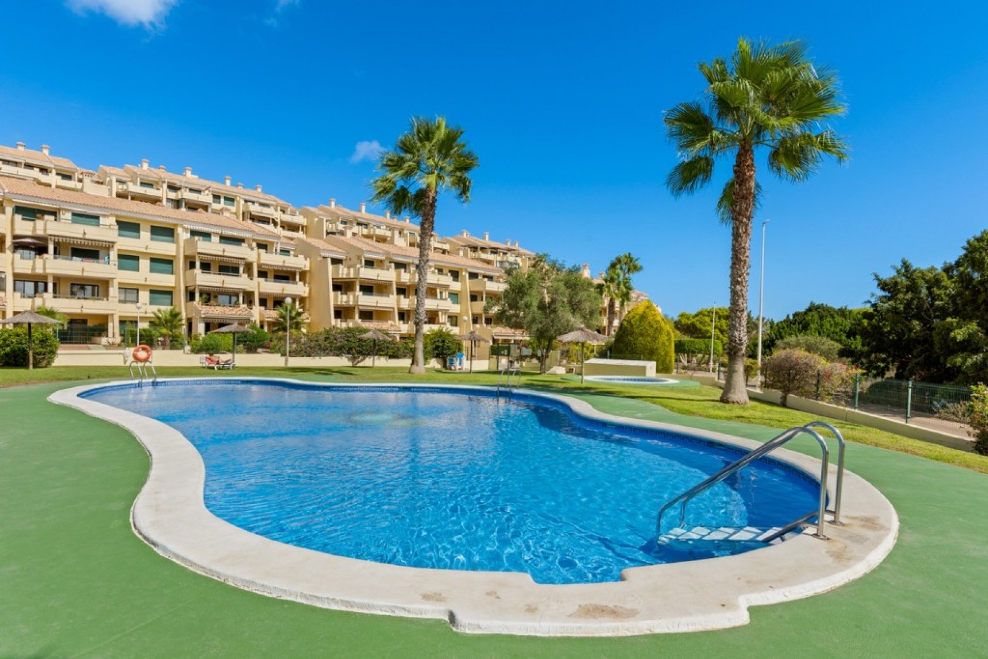 Resale - Apartment - Orihuela Costa - Campoamor