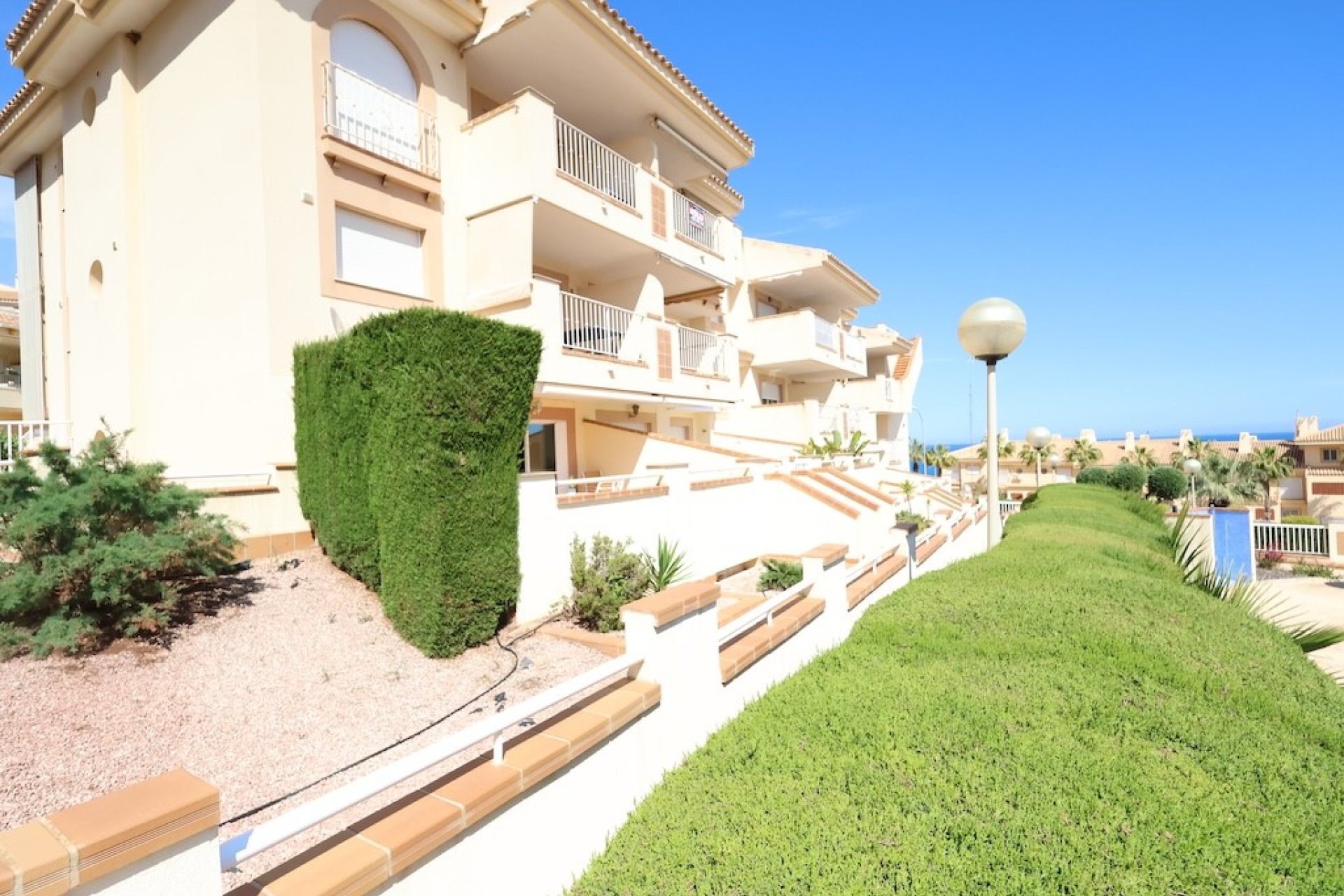 Resale - Apartment - Orihuela Costa - Campoamor