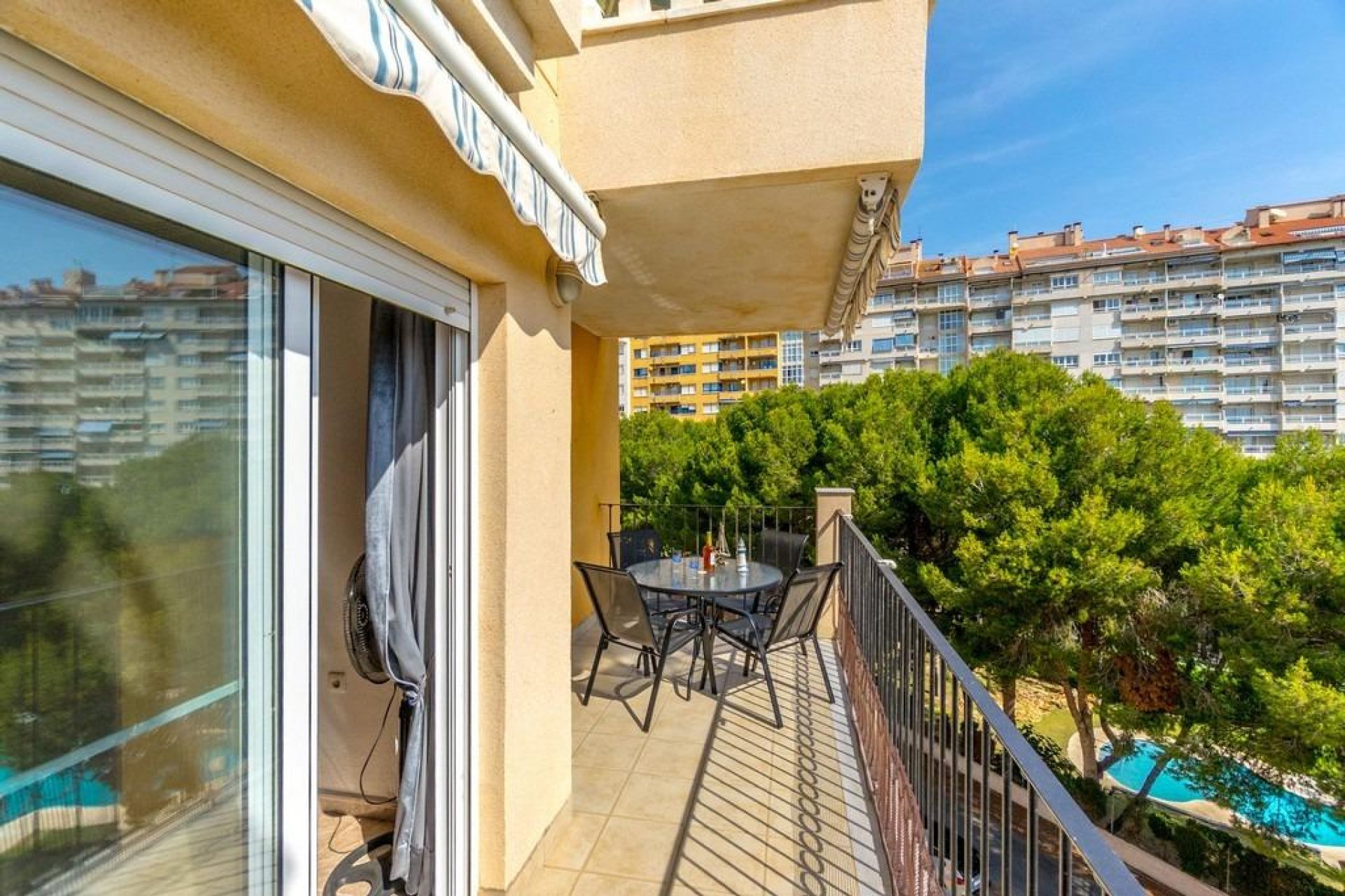 Resale - Apartment - Orihuela Costa - Campoamor