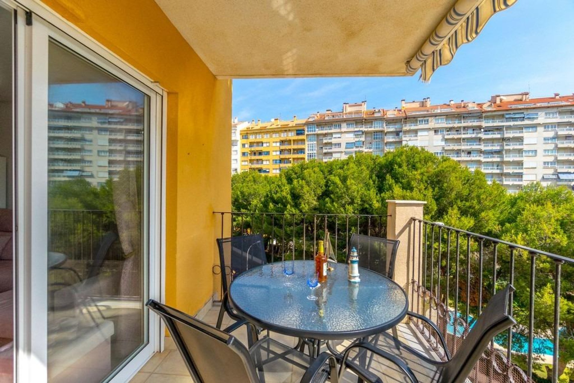 Resale - Apartment - Orihuela Costa - Campoamor