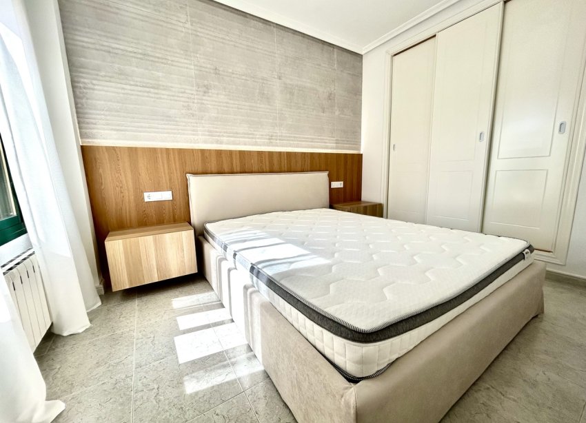 Resale - Apartment - Orihuela Costa - Campoamor