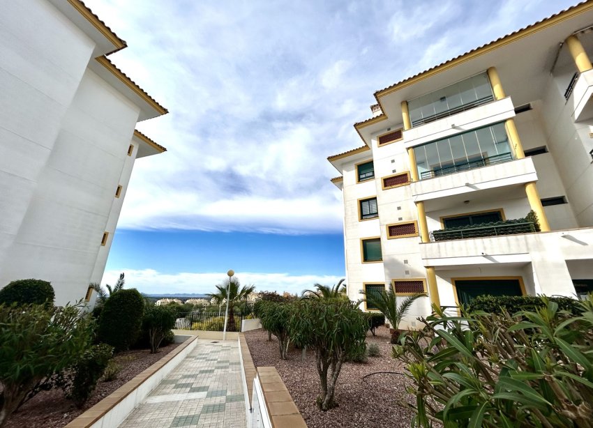 Resale - Apartment - Orihuela Costa - Campoamor