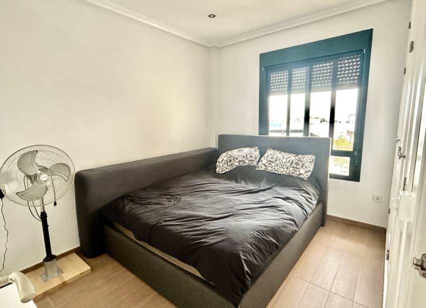 Resale - Apartment - Orihuela Costa - Campoamor