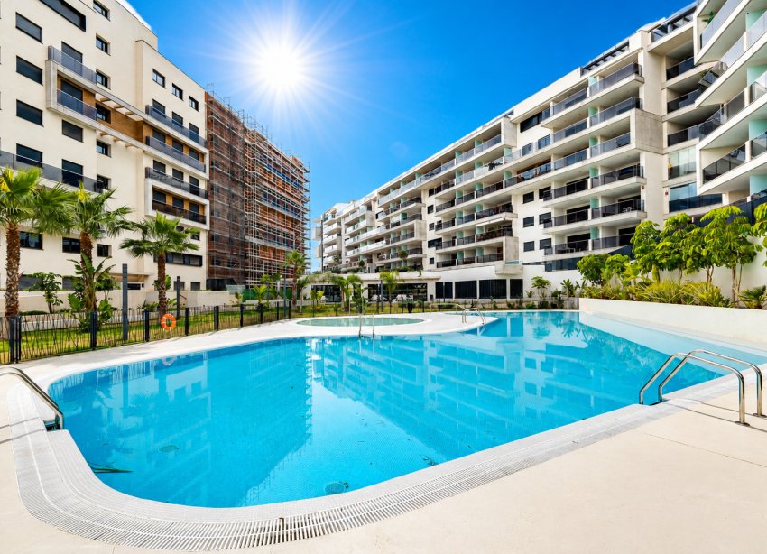 Resale - Apartment - Orihuela Costa - Campoamor