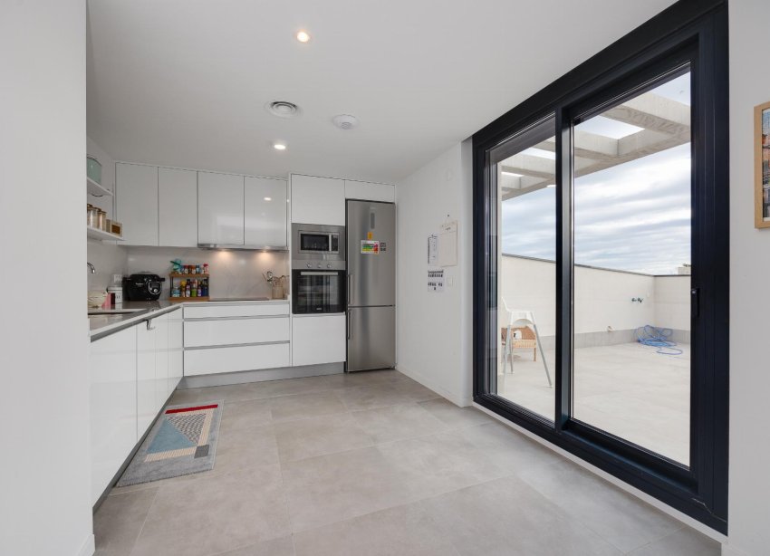 Resale - Apartment - Orihuela Costa - Campoamor