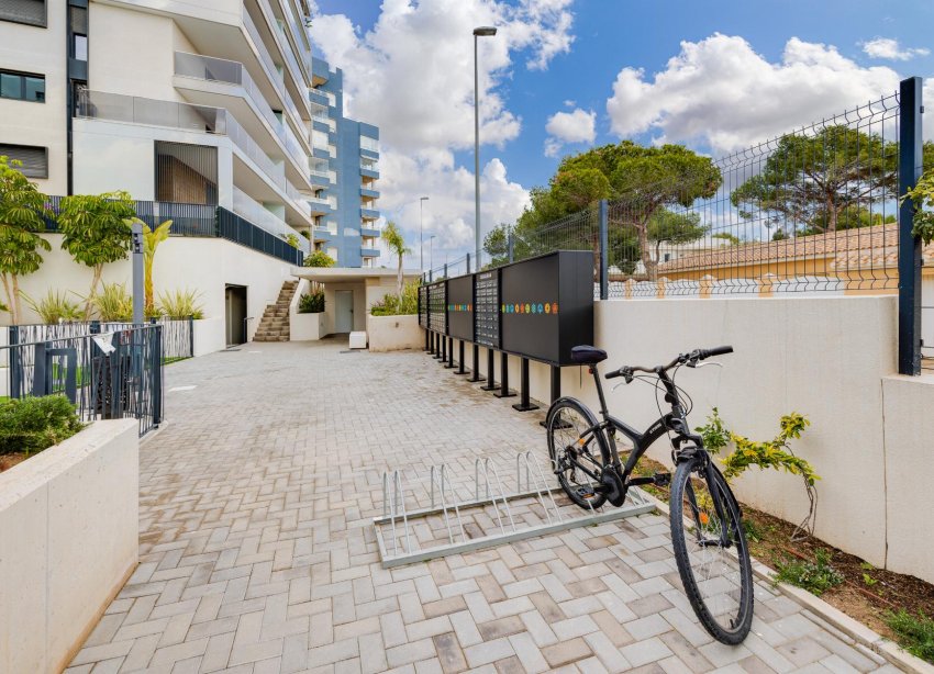 Resale - Apartment - Orihuela Costa - Campoamor