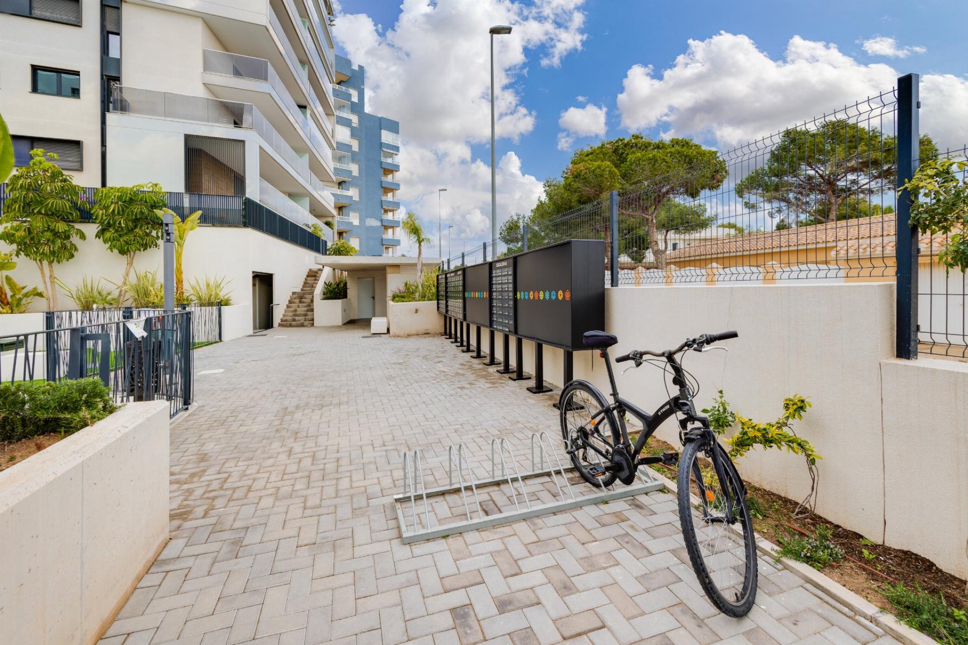 Resale - Apartment - Orihuela Costa - Campoamor