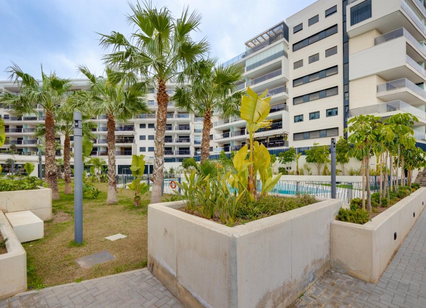 Resale - Apartment - Orihuela Costa - Campoamor