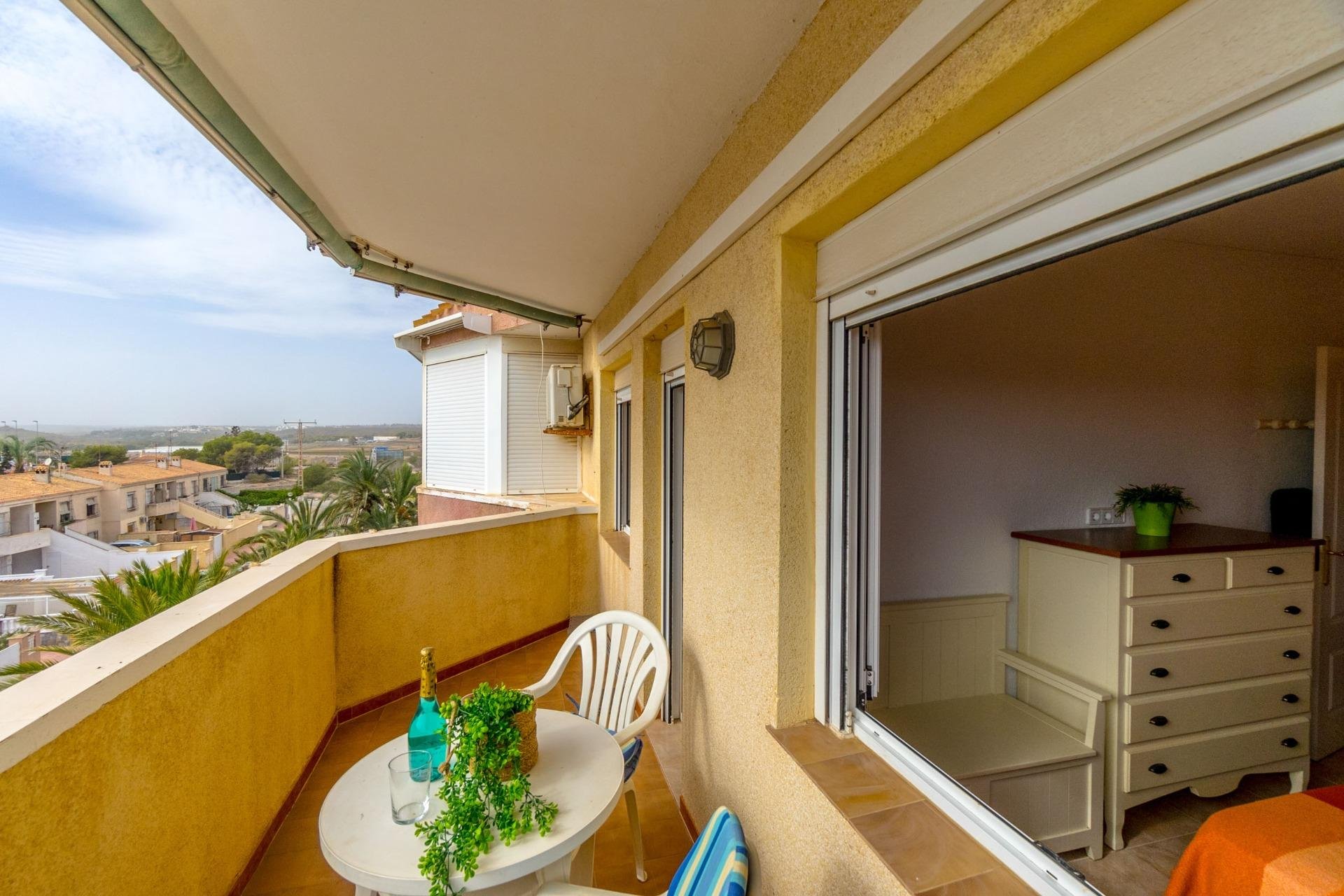 Resale - Apartment - Orihuela Costa - Campoamor