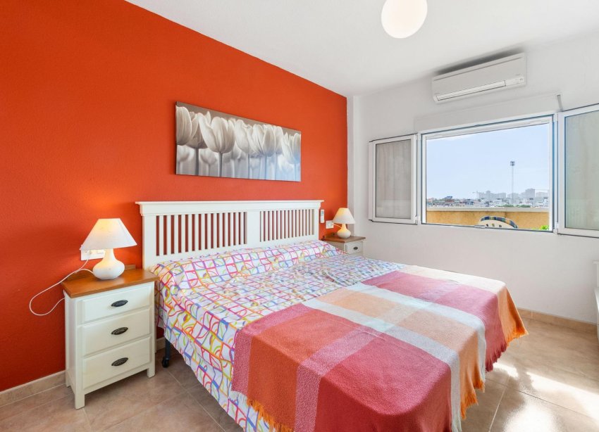 Resale - Apartment - Orihuela Costa - Campoamor