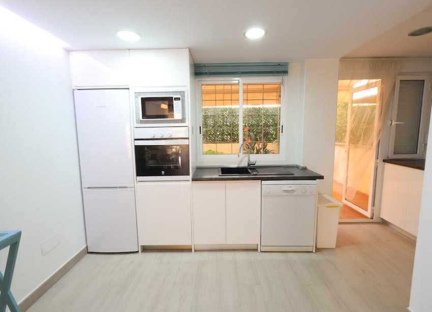 Resale - Apartment - Orihuela Costa - Campoamor
