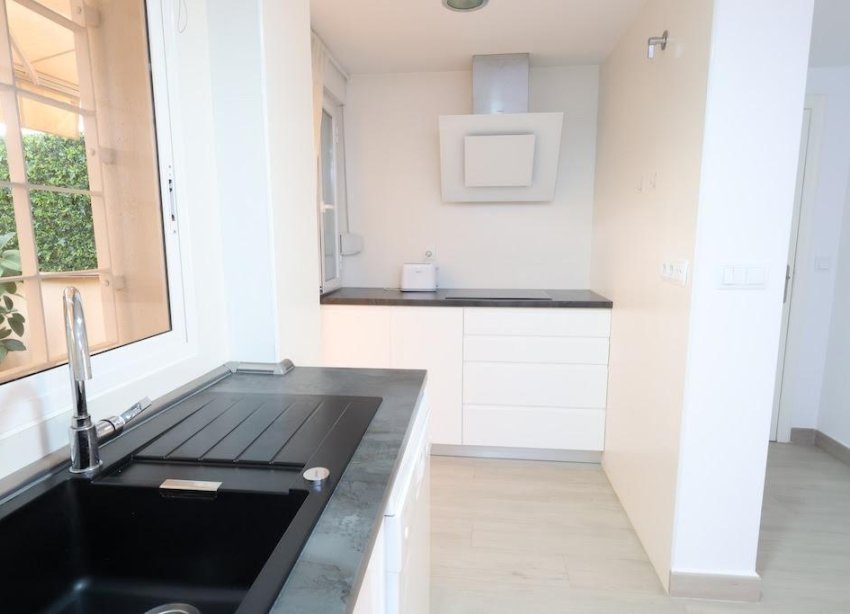 Resale - Apartment - Orihuela Costa - Campoamor