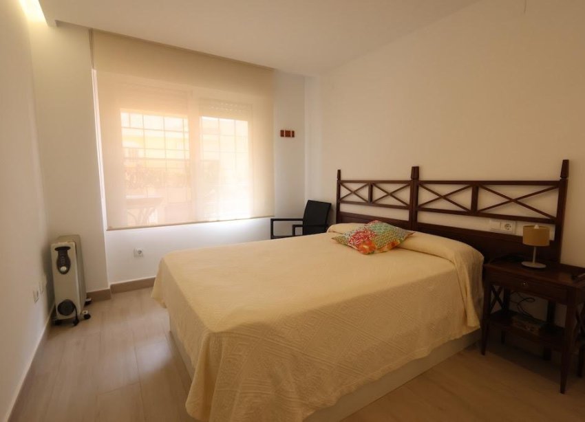 Resale - Apartment - Orihuela Costa - Campoamor