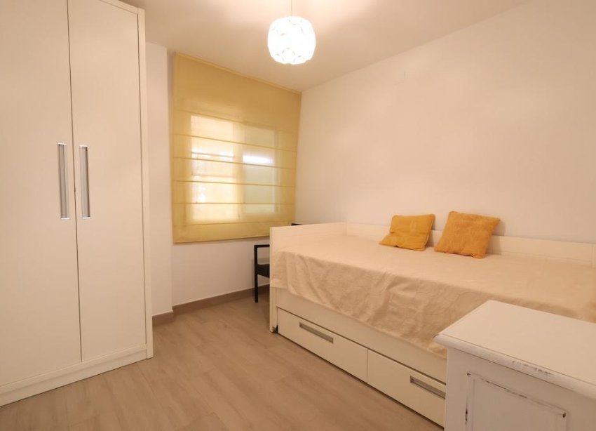 Resale - Apartment - Orihuela Costa - Campoamor