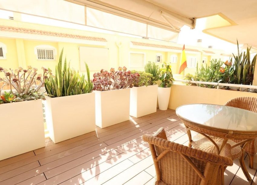 Resale - Apartment - Orihuela Costa - Campoamor