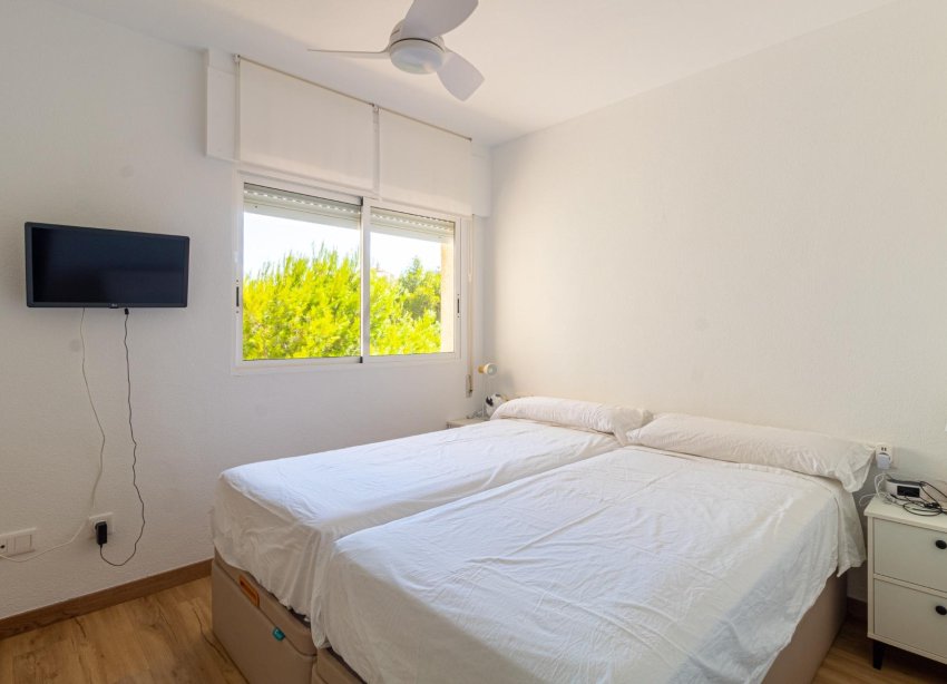 Resale - Apartment - Orihuela Costa - Campoamor