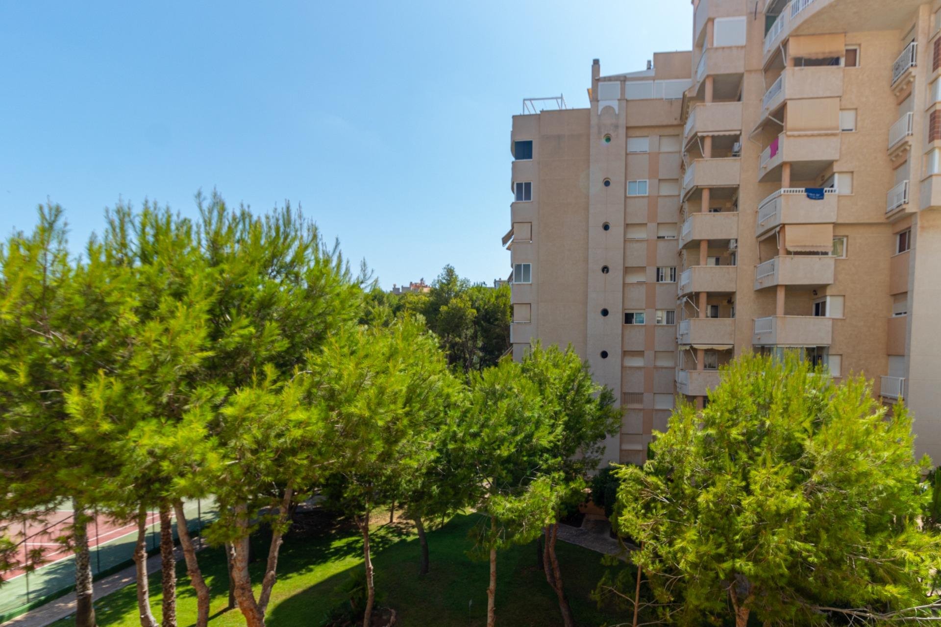 Resale - Apartment - Orihuela Costa - Campoamor