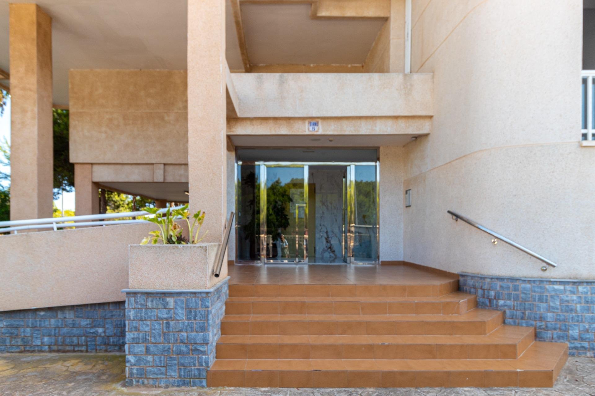 Resale - Apartment - Orihuela Costa - Campoamor