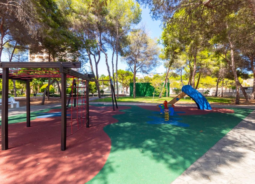 Resale - Apartment - Orihuela Costa - Campoamor