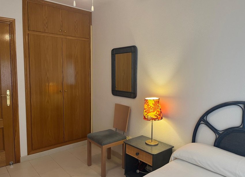 Resale - Apartment - Orihuela Costa - Campoamor