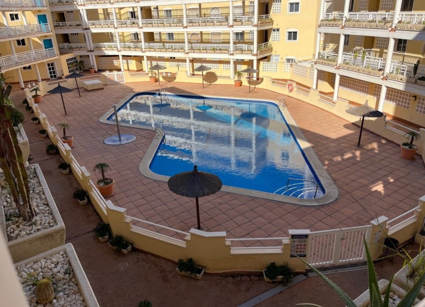 Resale - Apartment - Orihuela Costa - Campoamor
