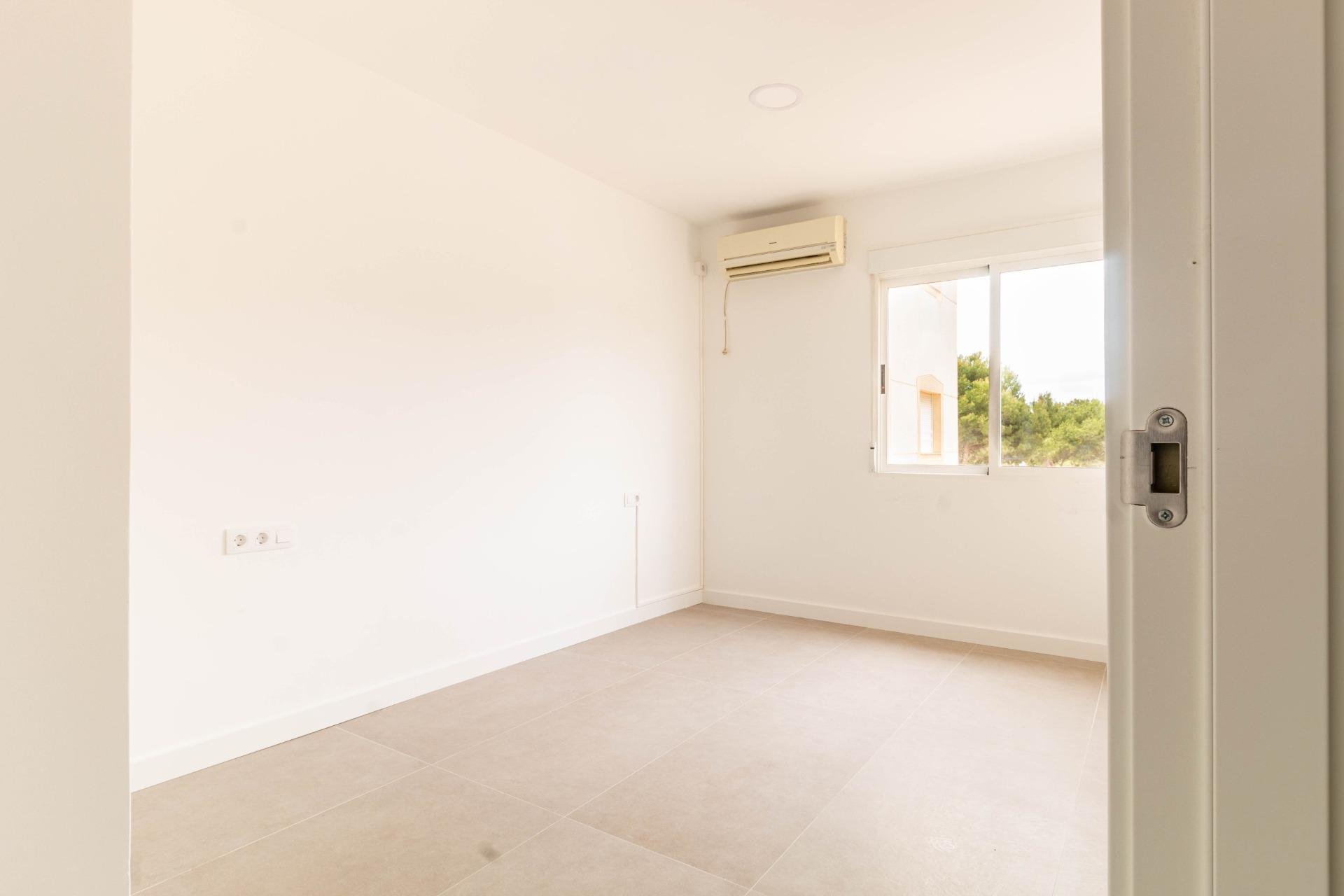 Resale - Apartment - Orihuela Costa - La Zenia