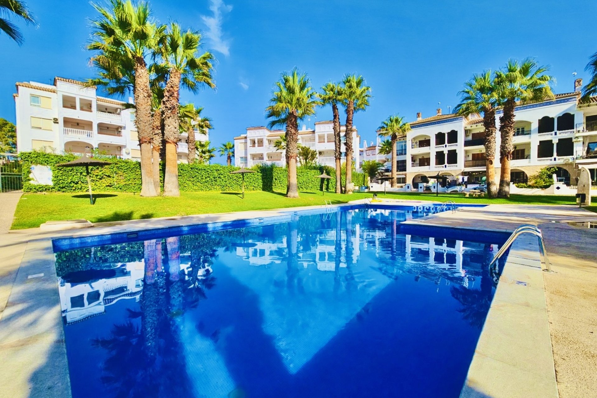 Resale - Apartment - Orihuela Costa - Villamartin