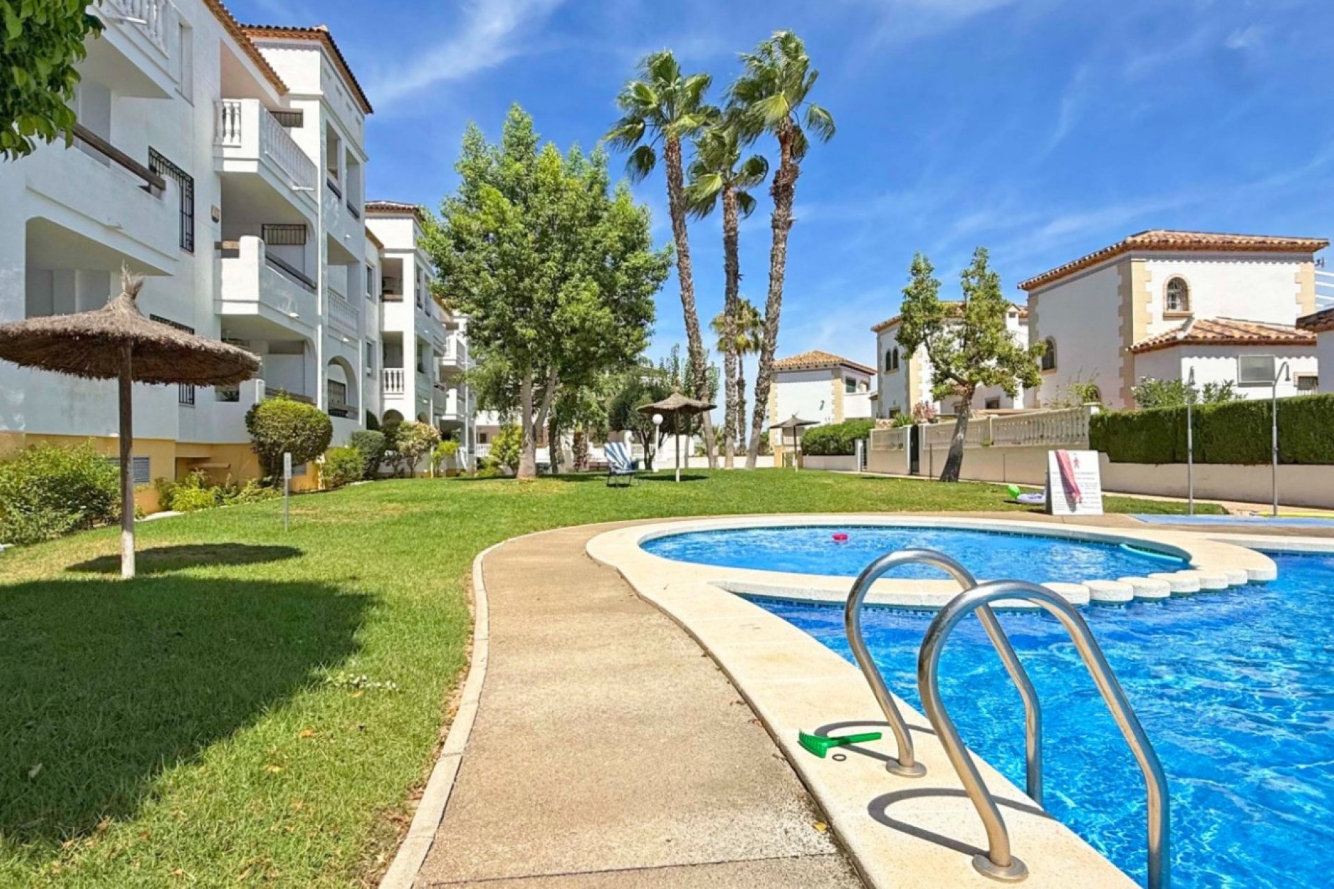 Resale - Apartment - Orihuela Costa - Villamartín