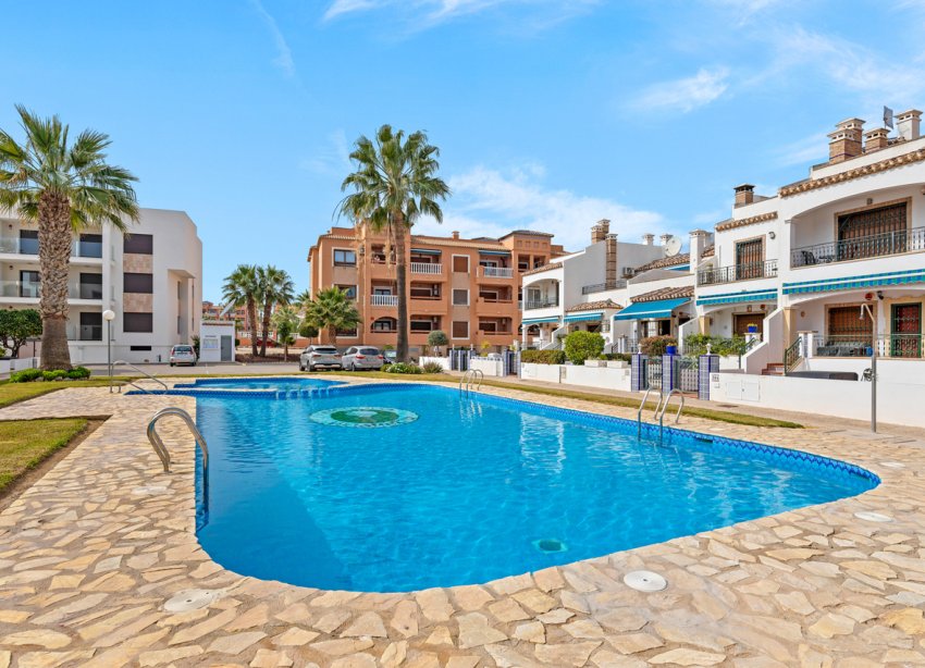 Resale - Apartment - Orihuela Costa - Villamartin