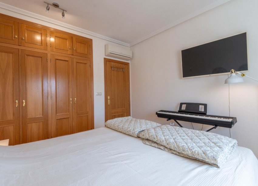 Resale - Apartment - Orihuela Costa - Villamartin