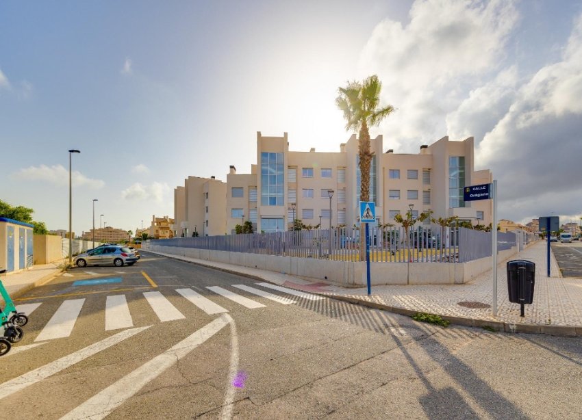 Resale - Apartment - Orihuela Costa - Villamartín
