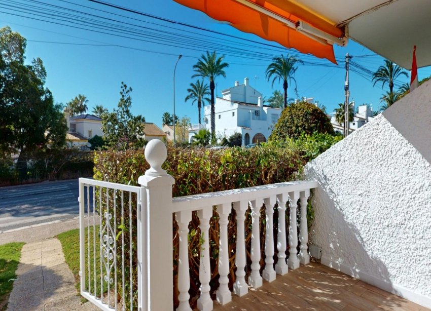 Resale - Apartment - Orihuela Costa - Villamartín