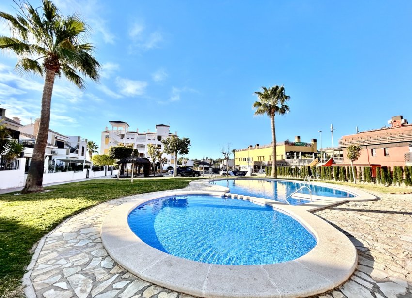 Resale - Apartment - Orihuela Costa - Villamartin