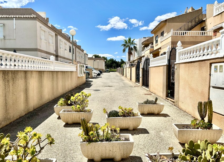 Resale - Apartment - Orihuela Costa - Villamartin