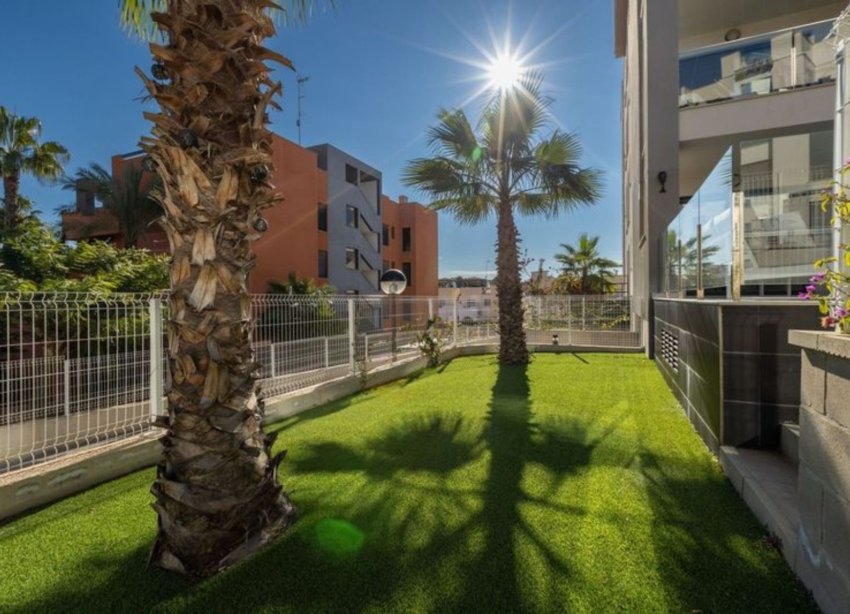 Resale - Apartment - Orihuela Costa - Villamartín