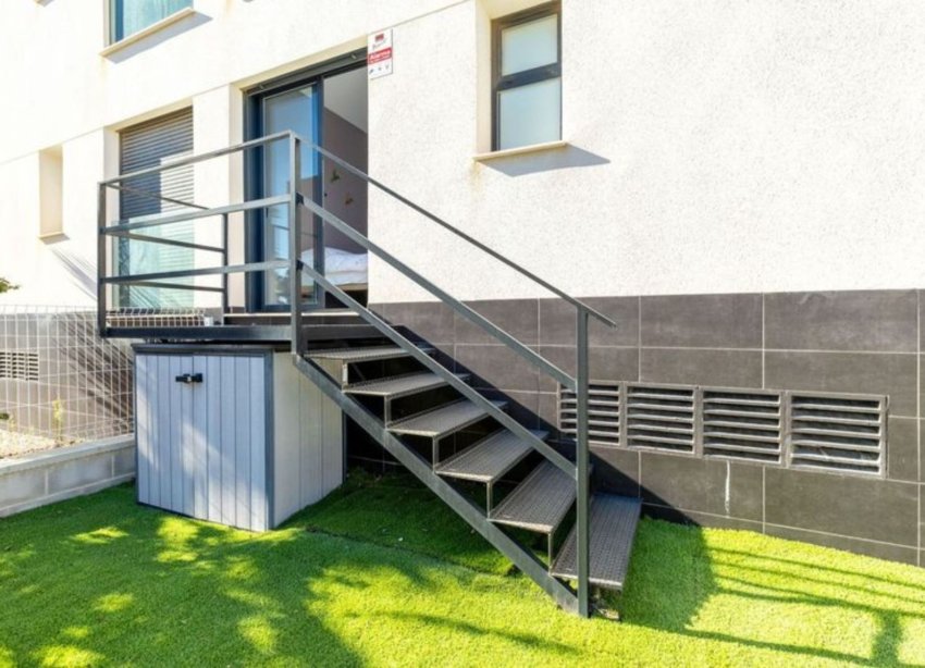 Resale - Apartment - Orihuela Costa - Villamartín