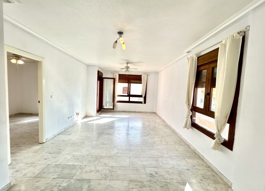 Resale - Apartment - Orihuela Costa - Villamartin