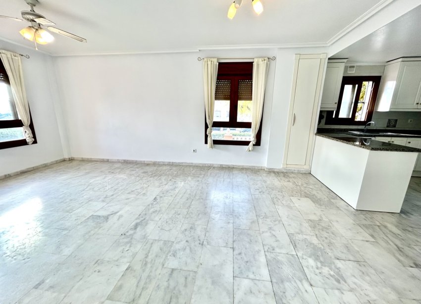 Resale - Apartment - Orihuela Costa - Villamartin