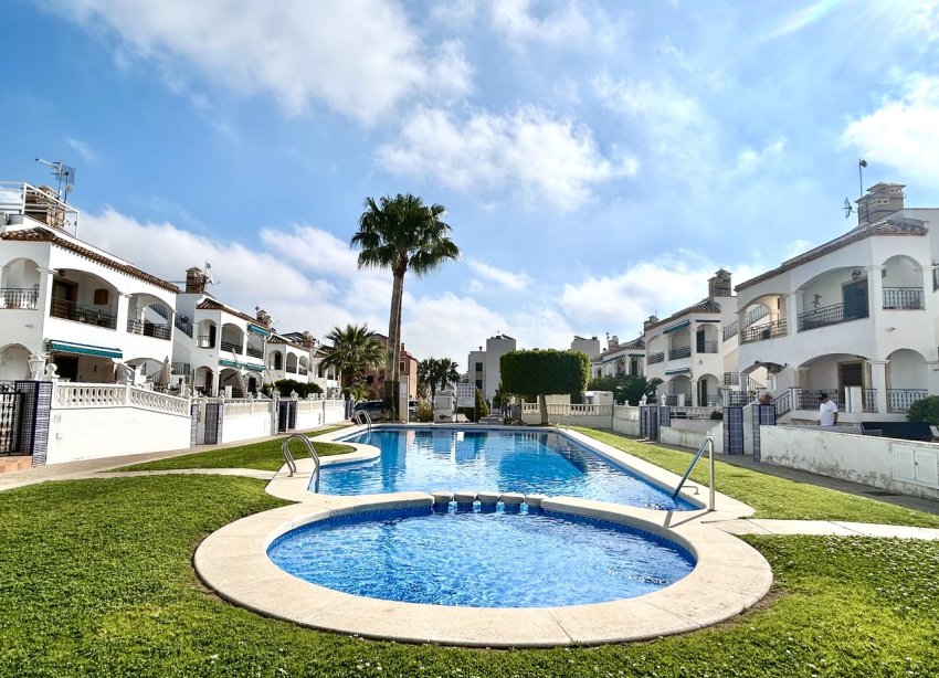 Resale - Apartment - Orihuela Costa - Villamartin