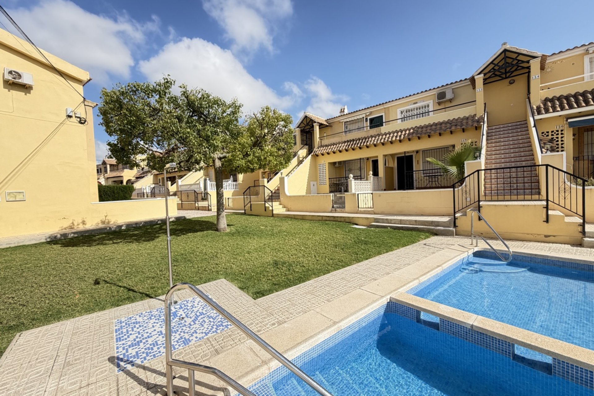 Resale - Apartment - Orihuela Costa - Villamartin