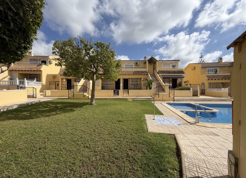 Resale - Apartment - Orihuela Costa - Villamartin
