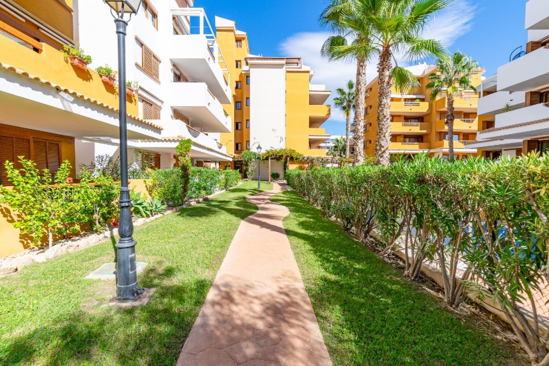 Resale - Apartment - Punta Prima