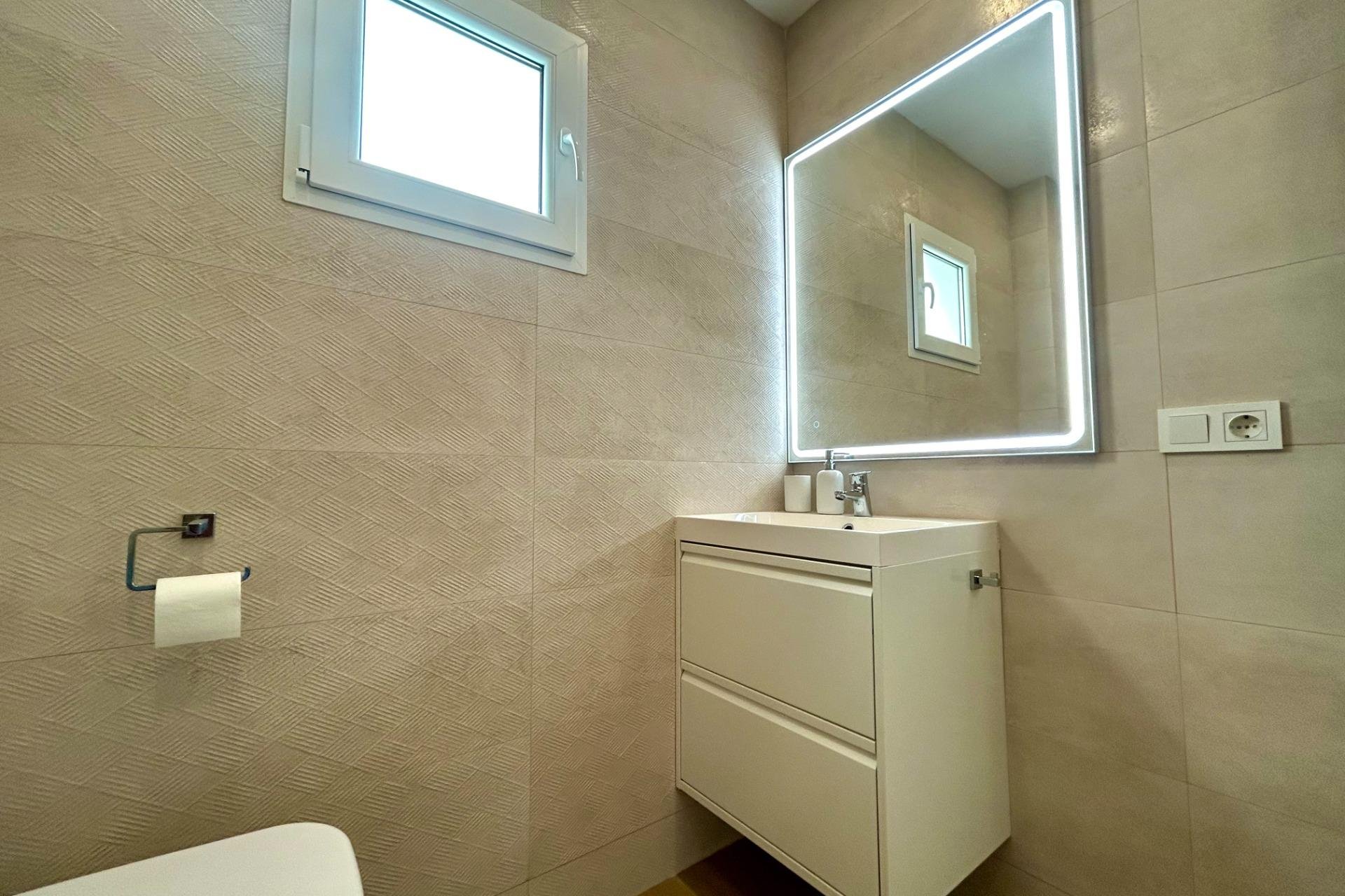 Resale - Apartment - San Miguel de Salinas - Las filipinas